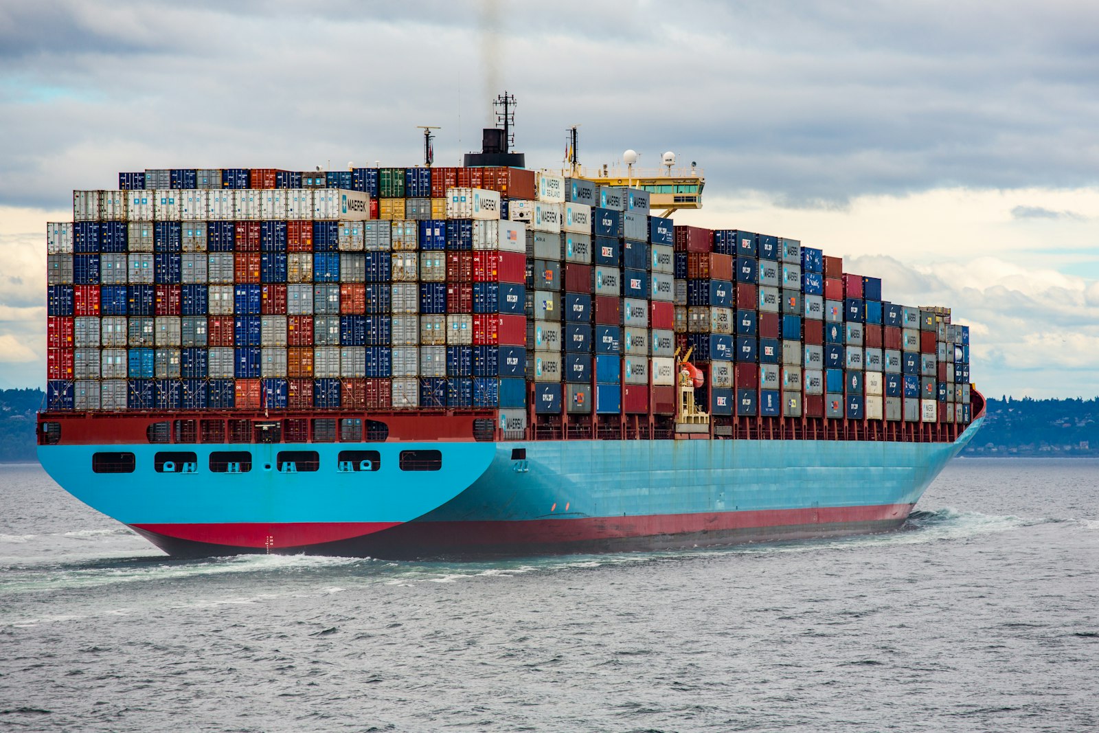 Blue and red cargo ship on the sea during daytime